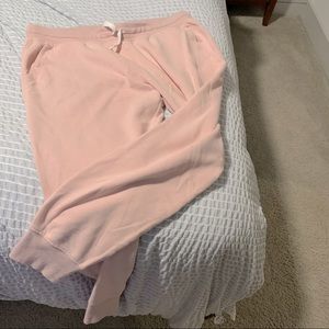 Amazon Essentials Women's French Terry Fleece Capri Jogger Sweatpant, Large